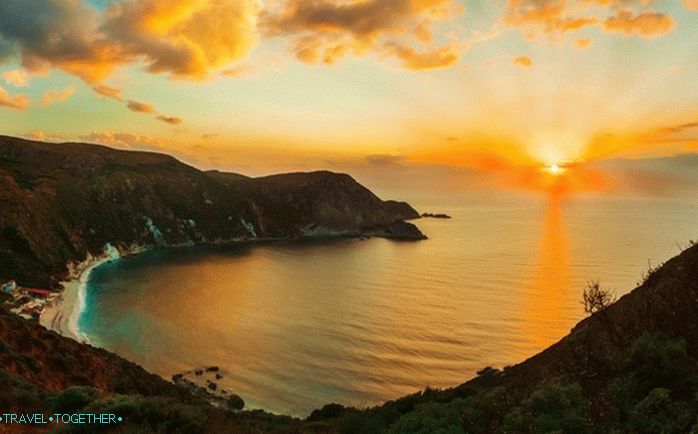 10 řeckých míst s nejromantičtějšími západy slunce