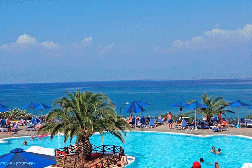 12 řeckých hotelů s působivými panoramatickými bazény