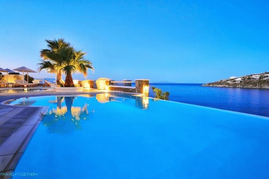 12 řeckých hotelů s působivými panoramatickými bazény