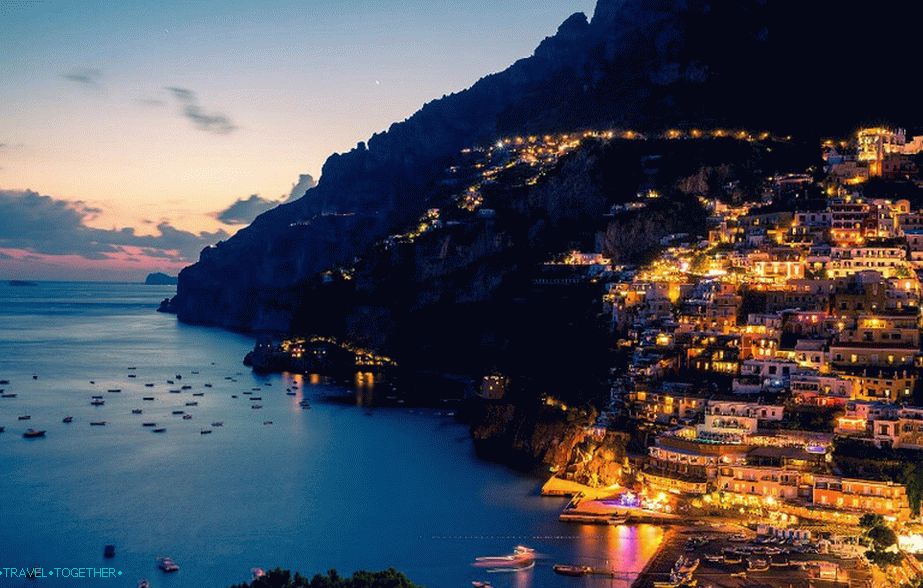 Pobřeží Amalfi v noci