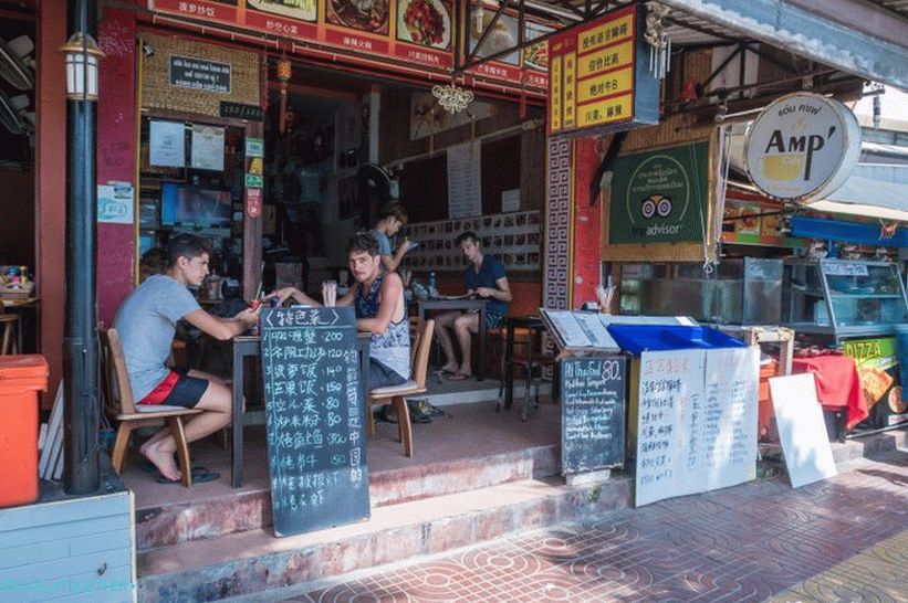 Amp Cafe na ostrově Phi Phi Don - malá thajská kavárna