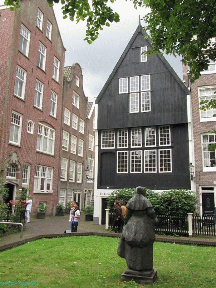 Nejstarší dům v Amsterdamu - Begijnhof 34