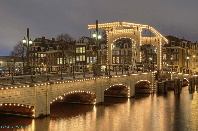 Skinny Bridge nebo Magere brug 