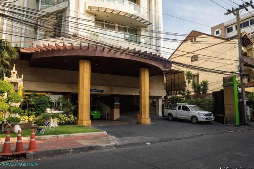 Hotel v Bangkoku se střešním bazénem - rezidence Lohas