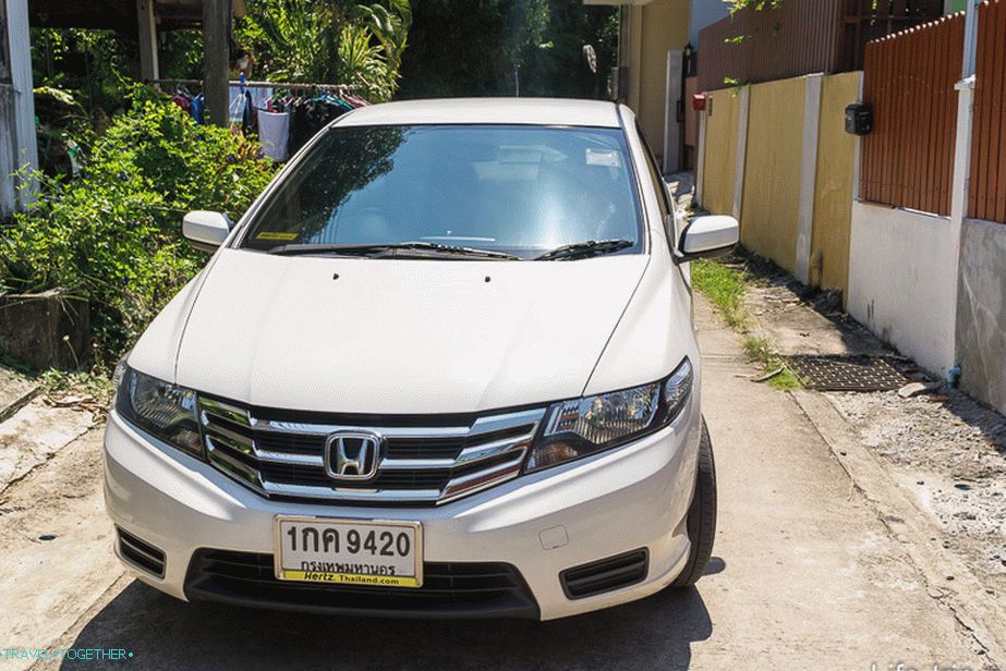 Honda City z Hertzu za 1300 bahtů / den