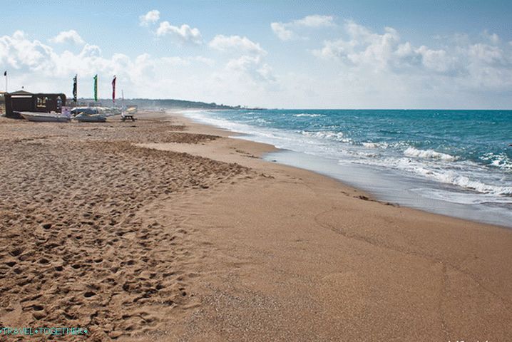 Resort Turecko. Boční městské pláže.