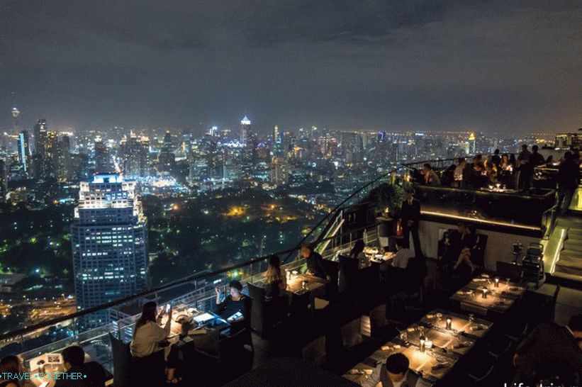 Restaurace s výhledem na Bangkok