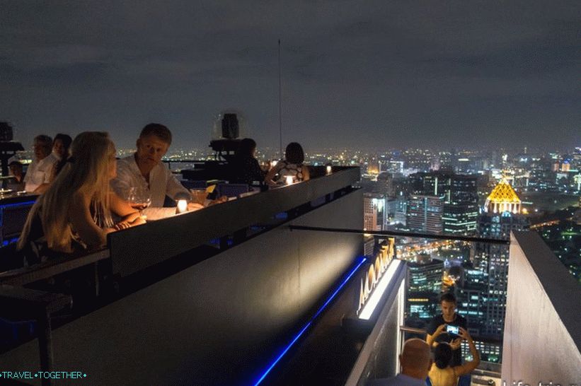 Vertigo Griil a Moon Bar