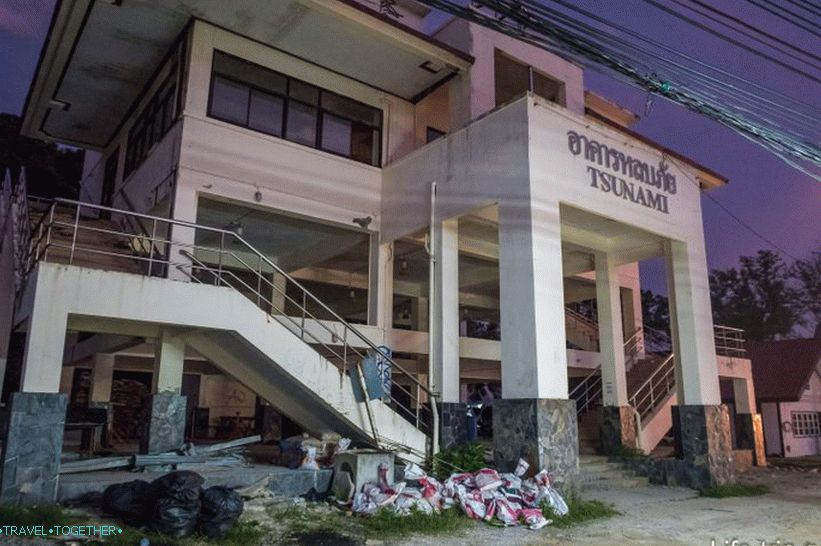 Tsunami Tower ve Phi Phi Don
