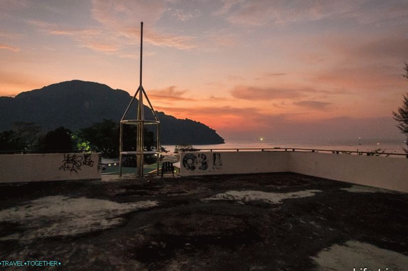 Věž na spasení před vlnou tsunami na Phi Phi Don