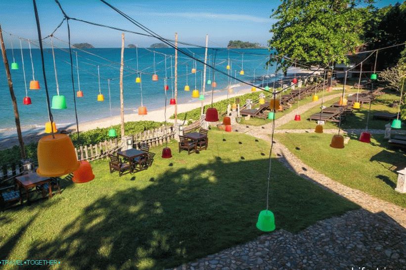 Pohled z restaurace na Lonely Beach