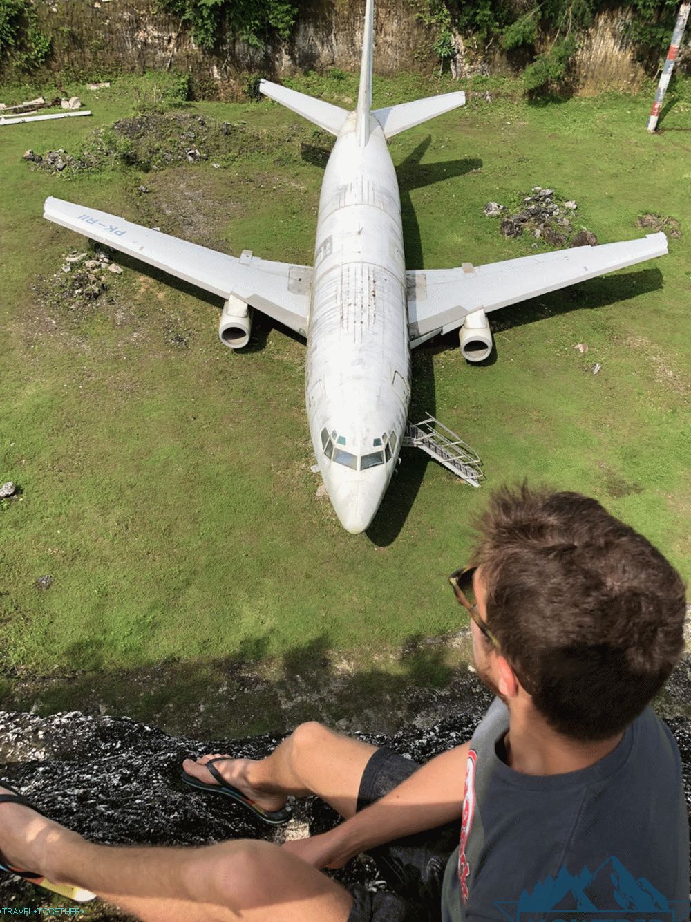 Letadlo na Bali mezník