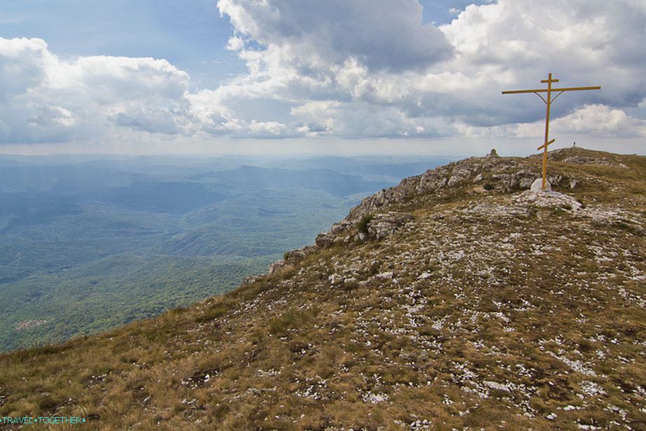 Mount Eklizi-Burun a kříž na něm