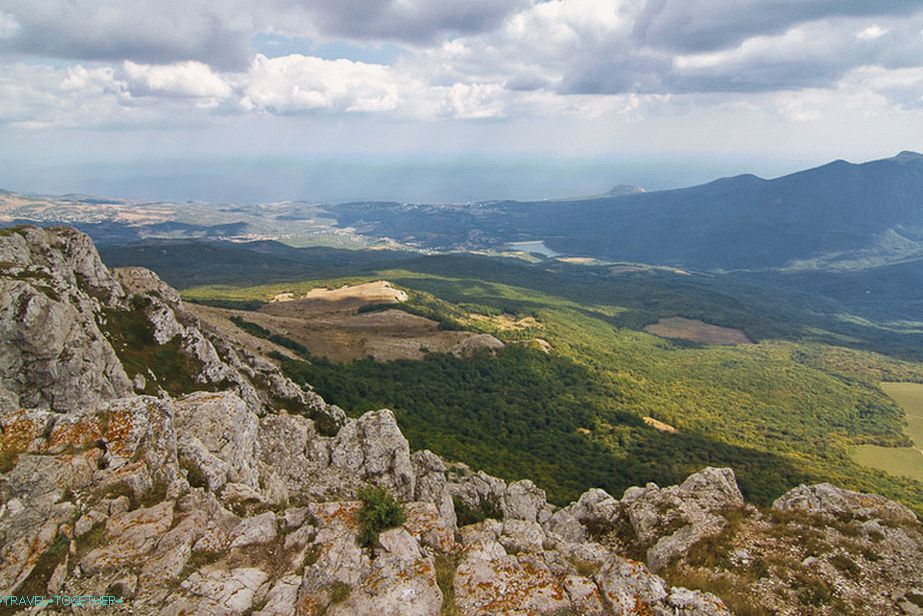 Pohled z Eklizi-Burun na stranu Alushta
