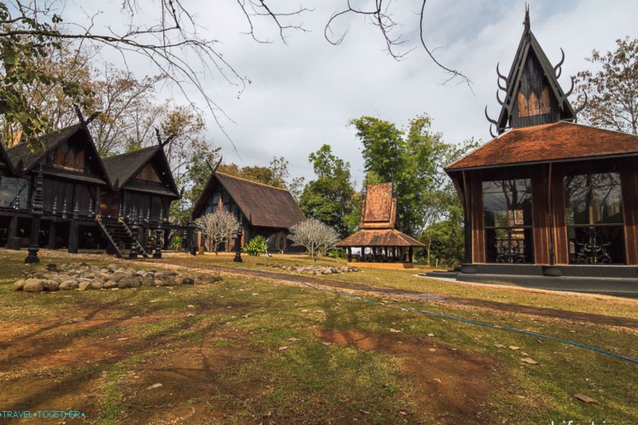 Území přehrady Baan Black Temple