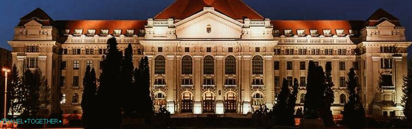 Hlavní budova univerzity