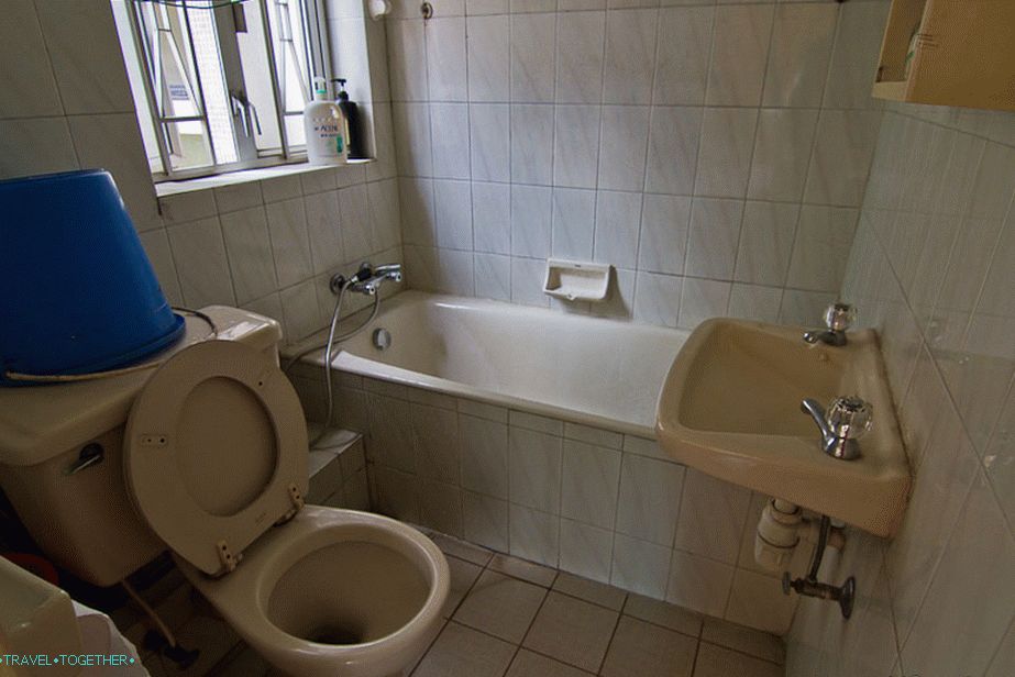 Ostatní pokoje mají koupelnu - luxus podle místních standardů.