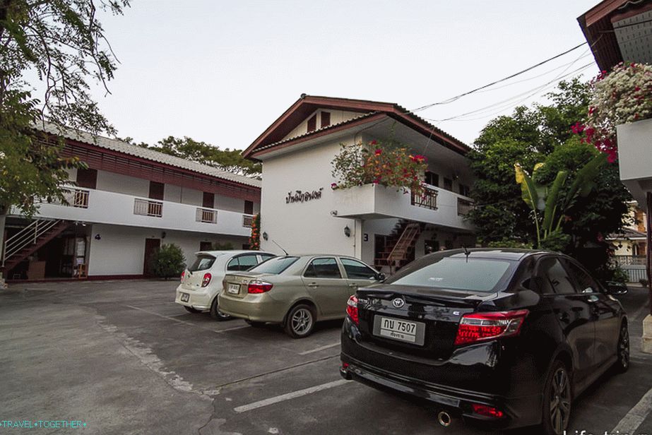 Parkování v Baan Nukanong Guesthouse