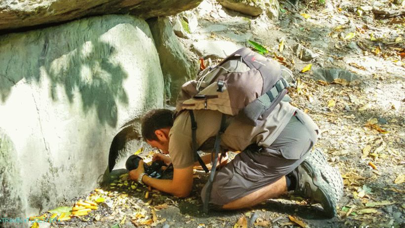 Snažím se vyfotografovat vnitřek dolmenů