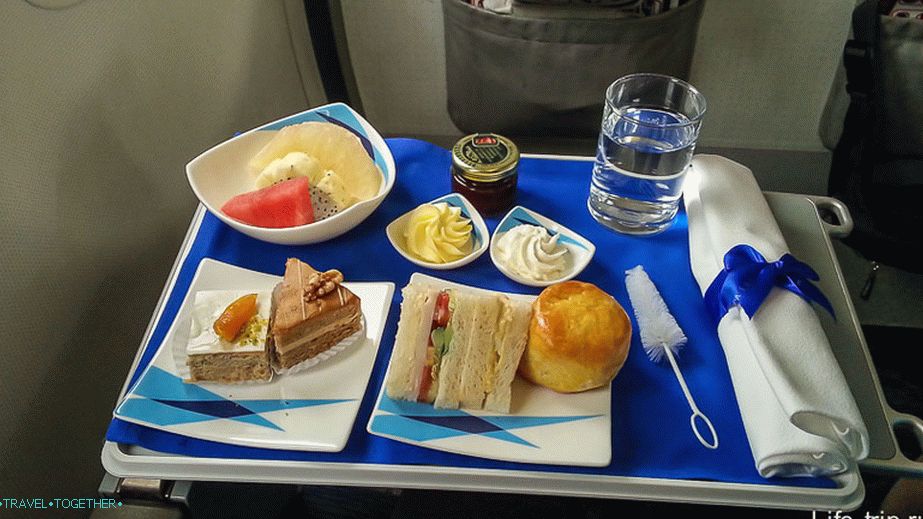 Jídlo pro cestující třídy Business Air Bangkok