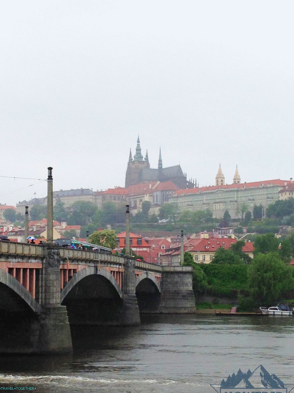 Pražský hrad - pohled z řeky