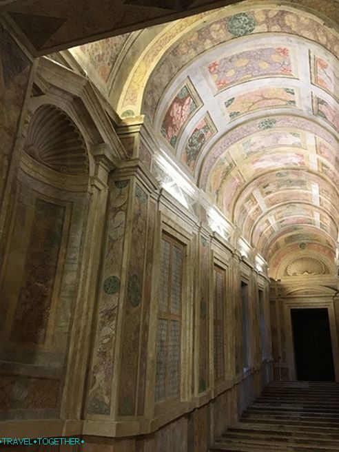 Palace Gallery