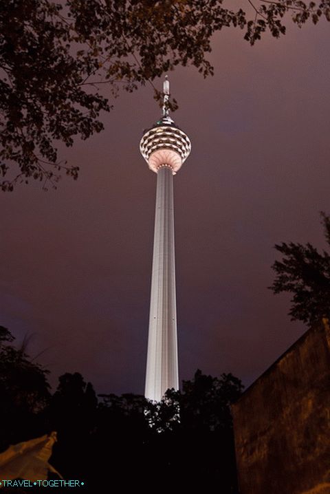 Tower Menara večer s podsvícením Tower Menara večer s podsvícením
