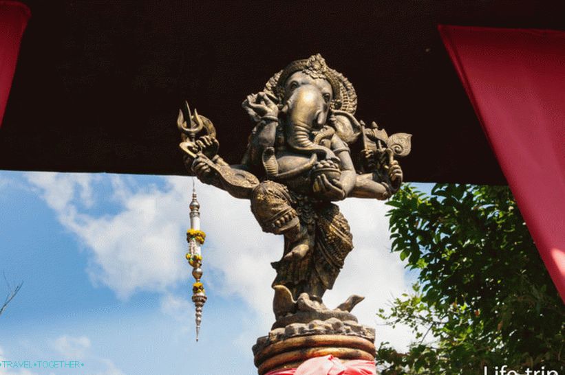 Dusit Dhewa - kulturní centrum na Koh Samui