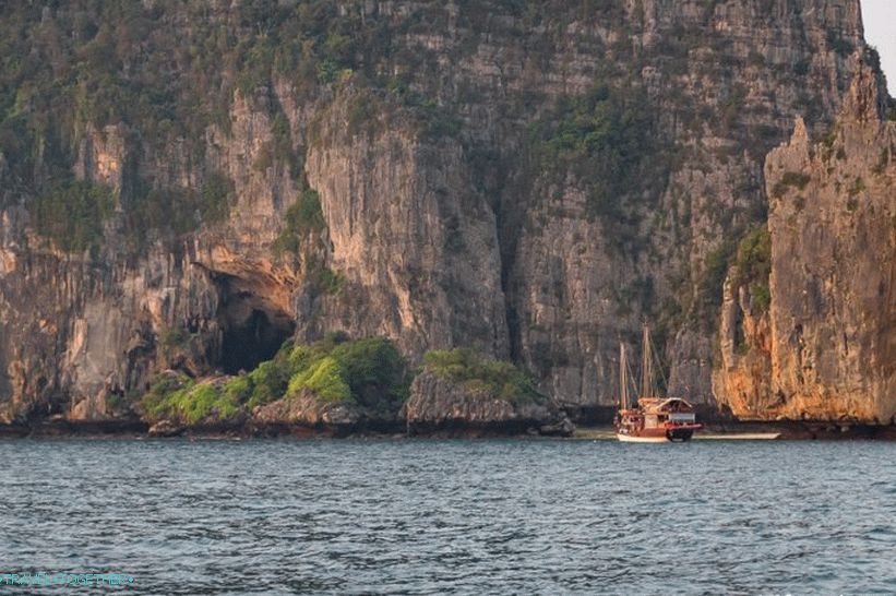 Vikingská jeskyně na Phi Phi Le
