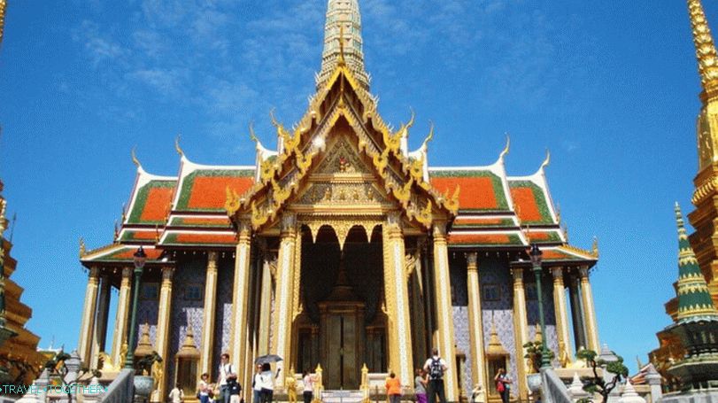 Prasat Phra Thep Bidon v královském paláci v Bangkoku