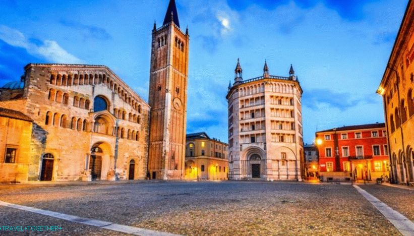 Duomo a křtitelnice v Parmě
