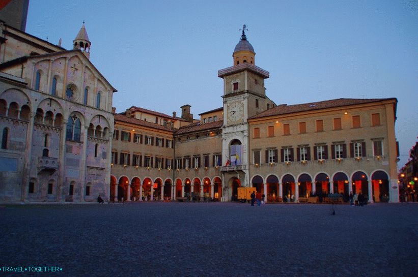 Piazza Grande v Modeně