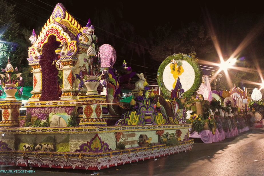 Květinový festival v Thajsku, přehlídkové vozíky Květinový festival v Thajsku, přehlídkové vozíky