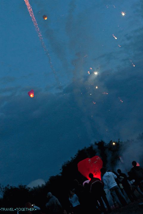 Trochu ohňostroje na konci akce