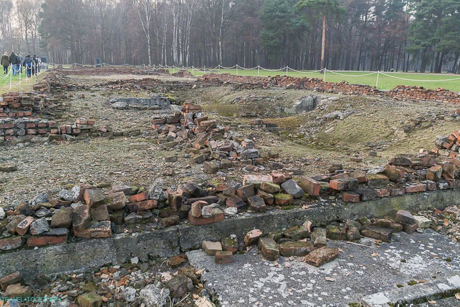 Zřícenina dalšího krematoria v Osvětimi-Birkenau
