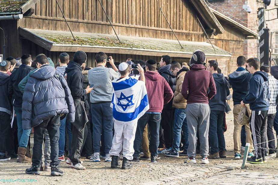 Žáci z Izraele na exkurzi v Osvětimi. Neviděli jsme naše.