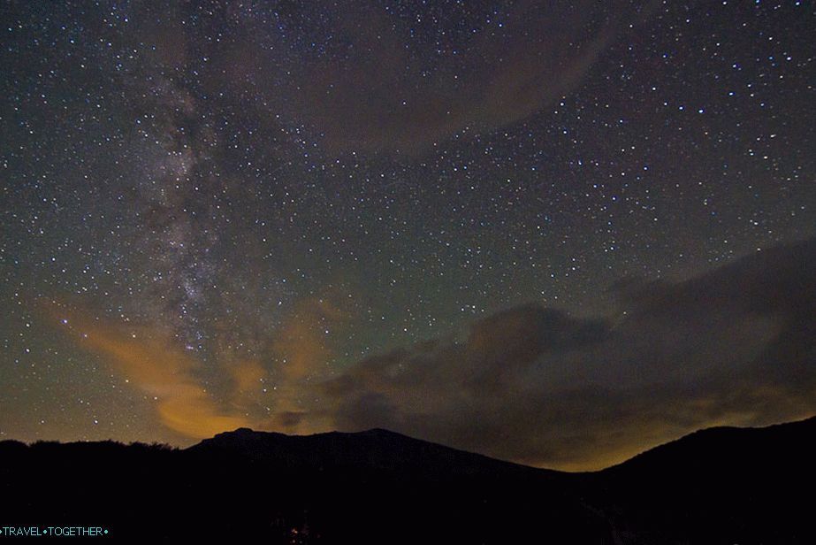 Kempování na Krymu. ISO1600, 11 mm, f2,8, 30 s