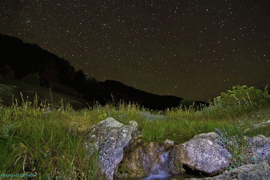 Kempování na Krymu. ISO1600, 11 mm, f2,8, 30 s