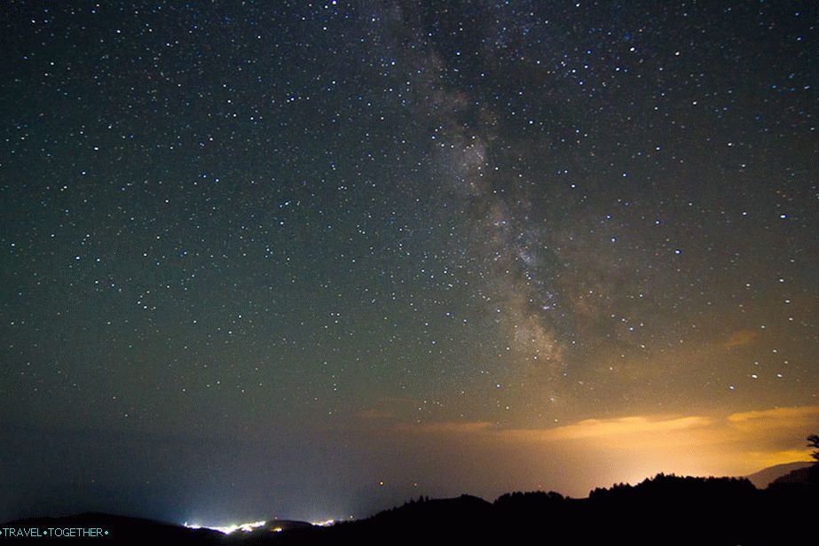 Kempování na Krymu. ISO1600, 11 mm, f2,8, 30 s