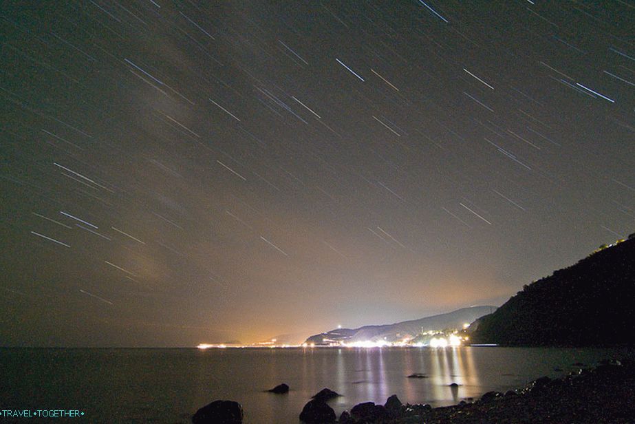 Krymské pobřeží. ISO400, 11 mm, f7,1, 1241 s