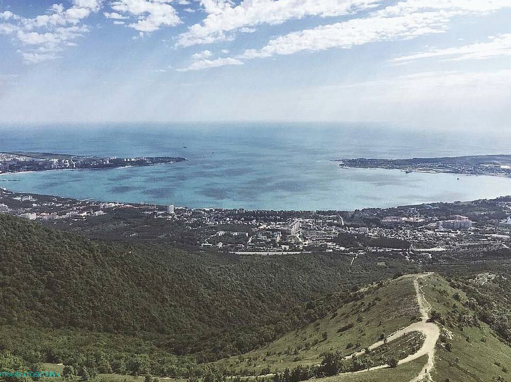 Panorama zátoky Gelendzhik. Fotografie - @cathy_dar