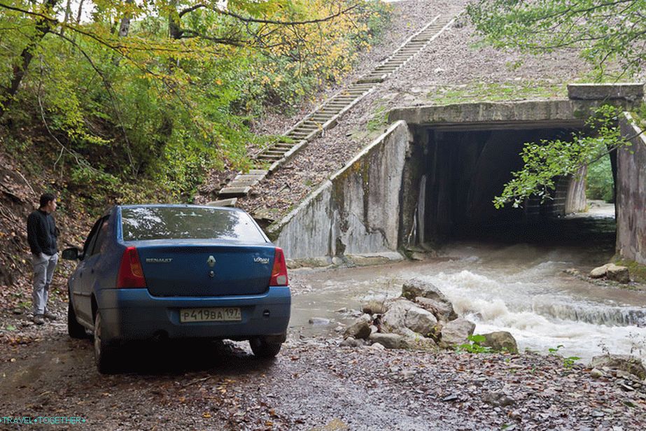 Ne každý tunel se dá dostat obyčejným autem