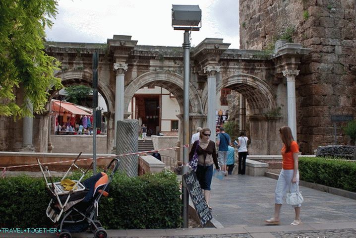 Hadriánova brána. Město Antalya.