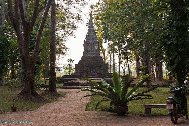 Starověký Wat v Chiang Saen Wat Pa Sak Starověký Wat v Chiang Saen Wat Pa Sak