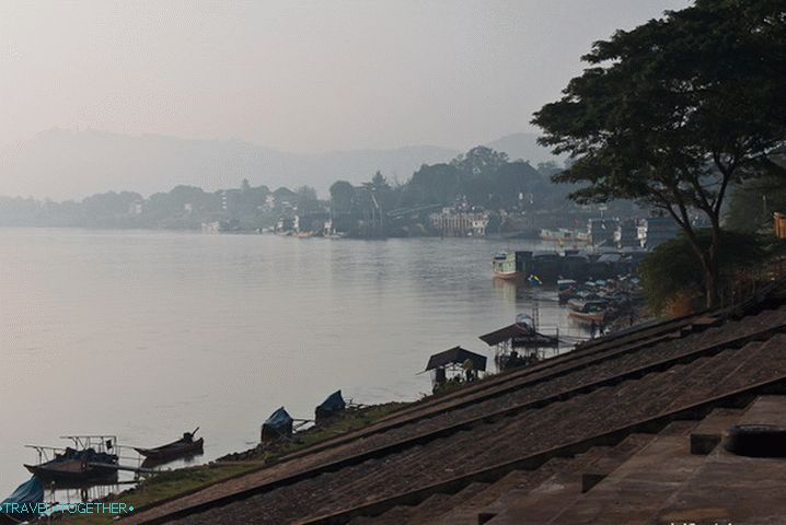 Řeka Mekong v Chiang Saen brzy ráno Řeka Mekong v Chiang Saen brzy ráno