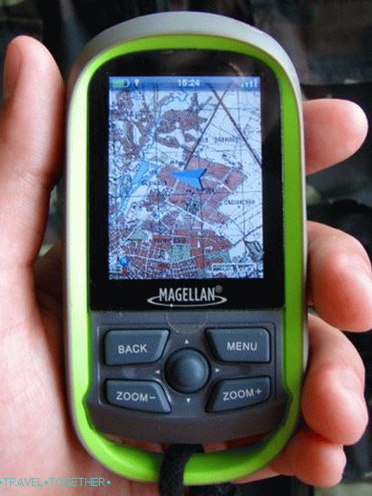 Můj navigátor je Magellan eXplorist GC. Na obrazovce je topografická mapa regionu Charkov