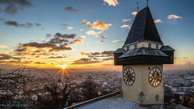 Hodinová věž na hoře Schlossberg