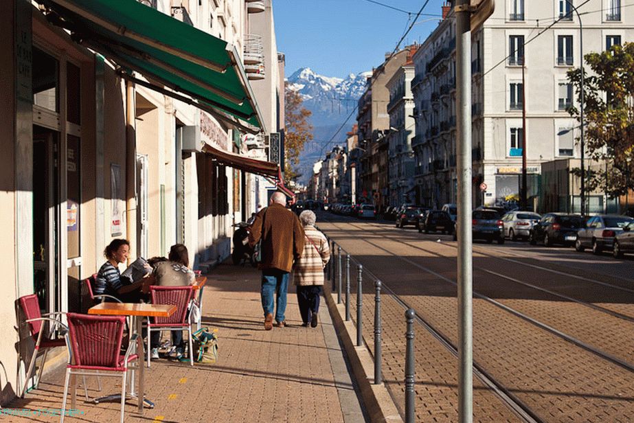 Kavárna v Grenoblu a ve francouzských horách