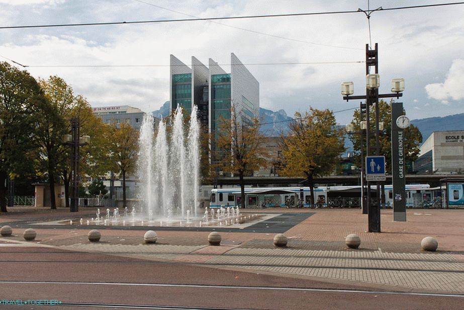 Kašna u stanice Grenoble