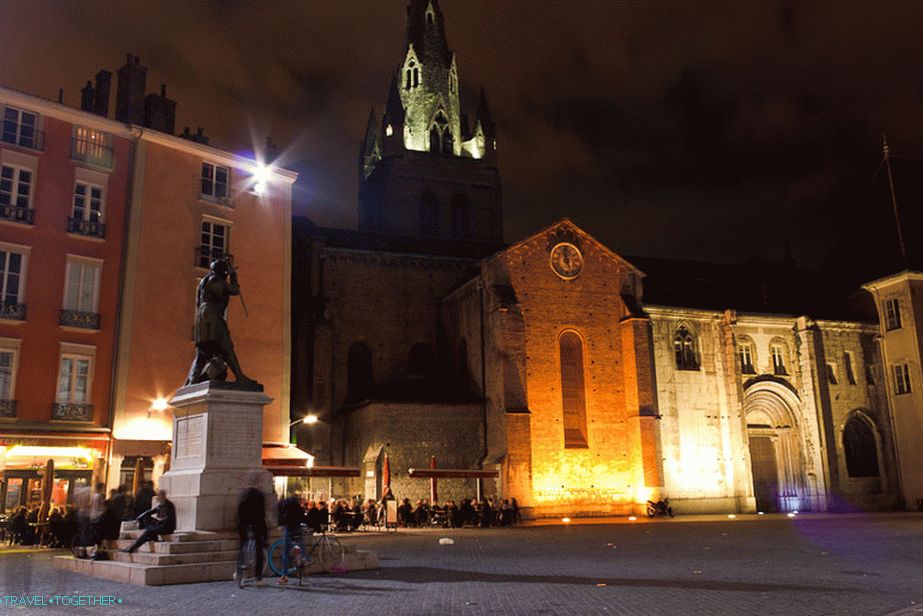 Noční Grenoble